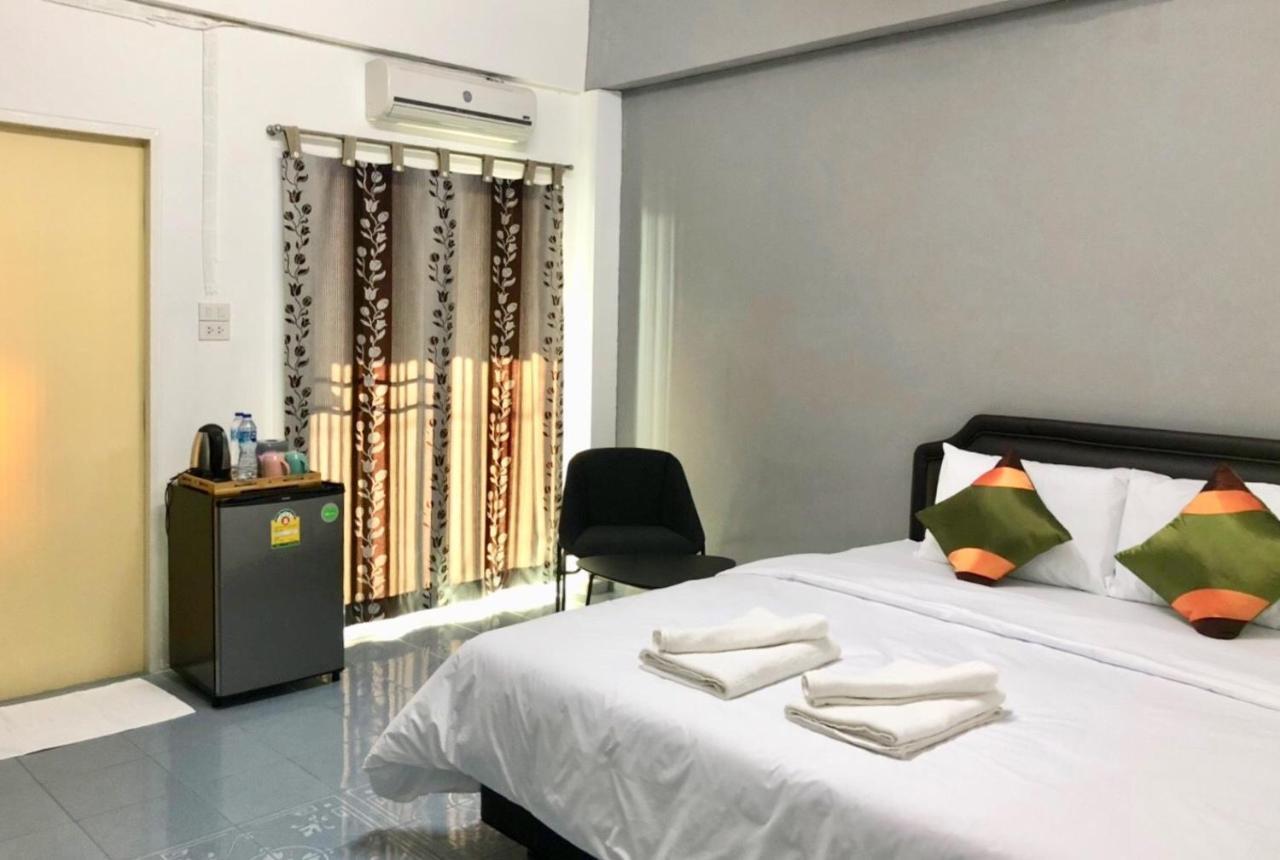 Oblique Apartment - ออฟบลิค อพาร์ทเมนท์ Nonthaburi Exteriör bild